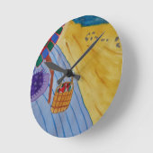 Picnic auf der Strandmauer Runde Wanduhr (Winkel)