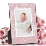 Picture Easel Pink Frameless Foto Holder Fotoplatte<br><div class="desc">Die Tabletop-Plakette mit integriertem Aasel besticht durch Ihr Lieblings-Foto, umgeben von weißem Blattwerk, Punkten und Beeren auf einem hellrosa Hintergrund. Ändern Sie die Hintergrundfarbe, um Ihrem Foto zu entsprechen. Ändern Sie den Text der LIEBE auf irgendetwas - TIPP: Legen Sie den Text zwischen den beiden Quadraten, um den Textswash beizubehalten....</div>