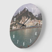 Picturesque Amalfi Coast, Italien Badeort Große Wanduhr (Winkel)