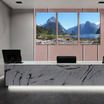 Picturesque Iconic NZ Milford Peak im Herbst