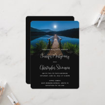 Pier bei Nacht unter einer Vollmondhochzeit