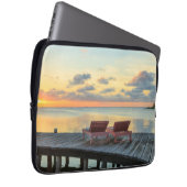 Pier mit Blick auf den Ozean, Belize Laptopschutzhülle (Vorne Rechts)
