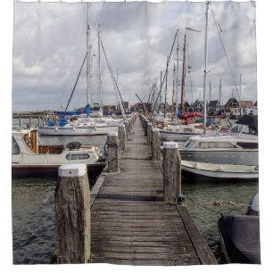 Pier mit Booten und Yachten in Marken Niederlande Duschvorhang