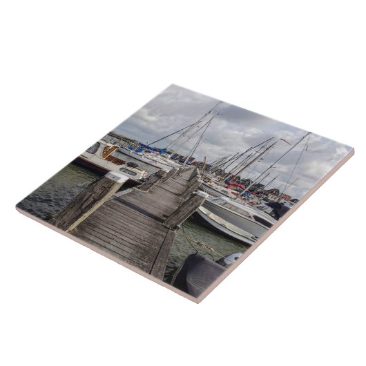 Pier mit Booten und Yachten in Marken Niederlande Fliese (Seite)