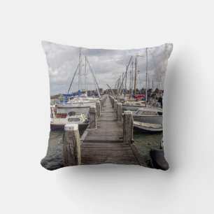 Pier mit Booten und Yachten in Marken Niederlande Kissen