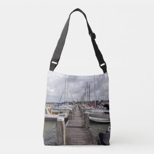 Pier mit Booten und Yachten in Marken Niederlande Tragetaschen Mit Langen Trägern
