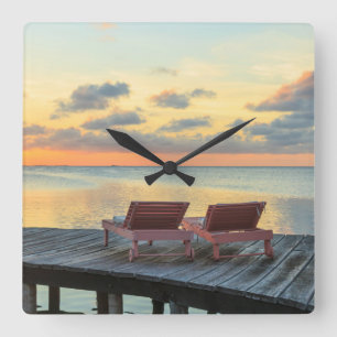 Pier überblickt den Ozean, Belize Quadratische Wanduhr
