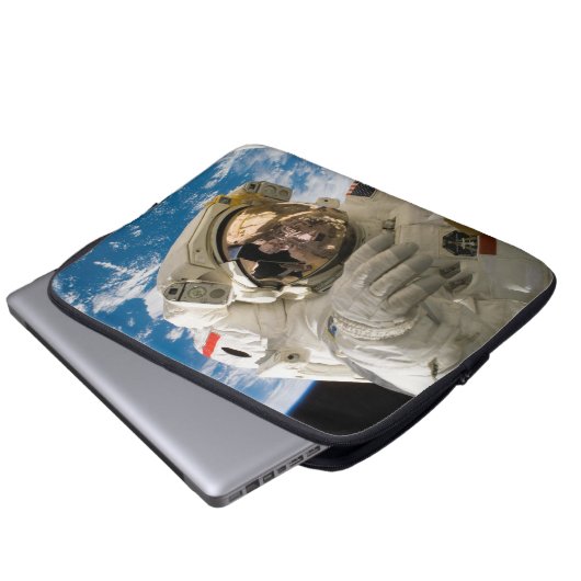 Pier-VerkäuferSpacewalk Laptopschutzhülle (Vorne Knopf)