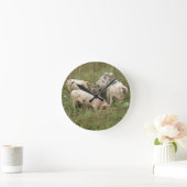 Pigs in a Field Wall Clock Runde Wanduhr (Zuhause)