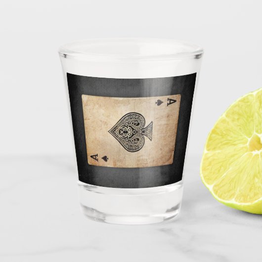 Pik-Kissen Schnapsglas (Vorderseite)