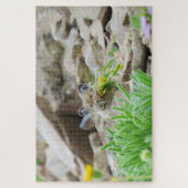 Pika hält Blätter und Blume im Mund Puzzle (Vertikal)