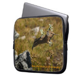 Pika im Flug Laptopschutzhülle (Vorderseite Links)