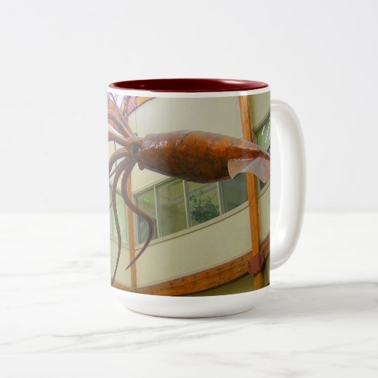 Pike Place Public Market Gigant Tintenfisch Seattl Zweifarbige Tasse (VorderseiteRechts)