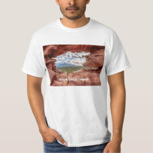 Pikes führen durch den T - Shirt an der Rockloch