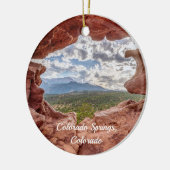 Pikes Gipfel durch ein Loch Souvenirschmuck Keramik Ornament (Links)