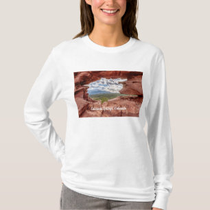 Pikes spitzen sich durch ein Rock Hole Long Sleeve T-Shirt