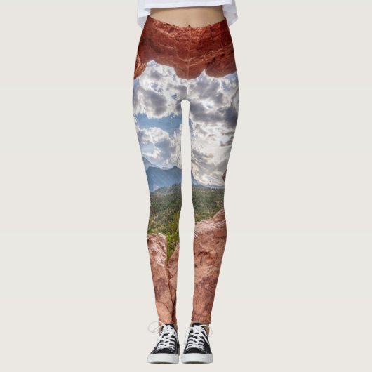 Pikes spitzen sich durch eine Felsenhöhle Leggings (Vorderseite)