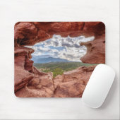 Pikes spitzen sich durch eine Felsenhöhle Mousepad (Mit Mouse)