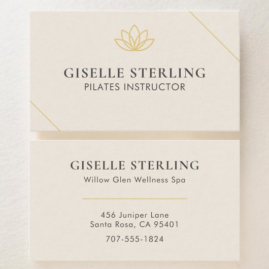 Pilates-Inderin Lotus Visitenkarte
