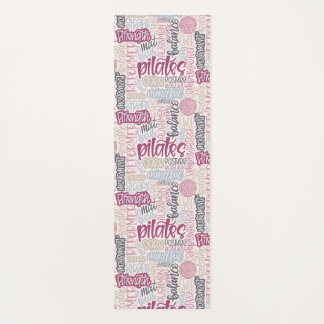 Pilates Lingo-Pink Plum Handletterierte Wortcollag Yogamatte