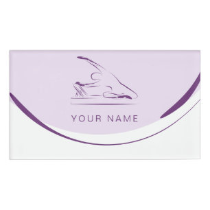 Pilates Meerjungfrau Pose auf dem Reformer Farbe Namenschild