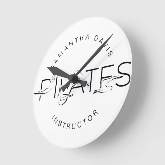 Pilates-Posen in Pilates Word Runde Wanduhr (Winkel)