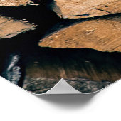 Pile aus braunem Brennholz Poster (Ecke)