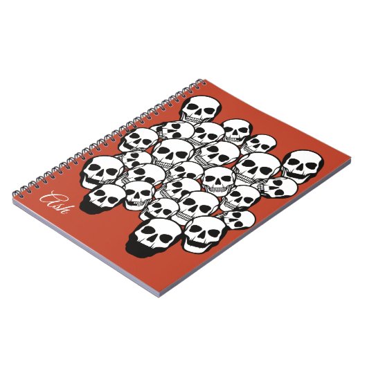 Pile Skulls Burnt Amber Hintergrundname Notizblock (Linke Seite)
