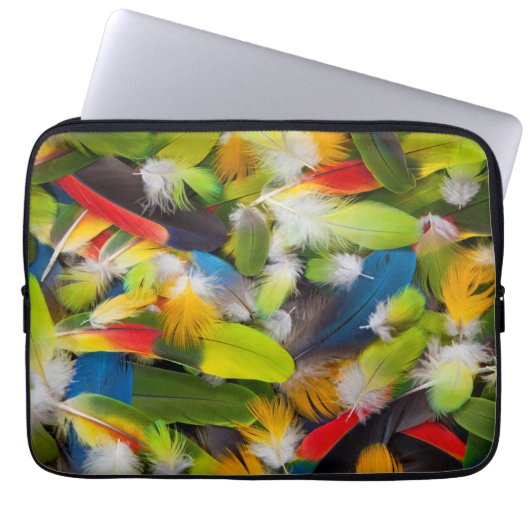 Pile von bunten Federn Laptopschutzhülle (Vorderseite)