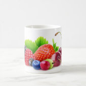 Pile von frischen Beeren Kaffeetasse (Mittel)