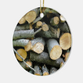 Pile von gestapeltem geschnittenem Feuerholz Keramikornament (Links)