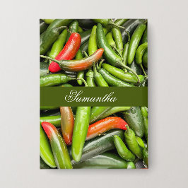 Pile von grünen scharfen Paprikaschoten Button