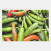 Pile von grünen scharfen Paprikaschoten Geschenkpapier Set (Vorderseite 3)