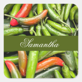 Pile von grünen scharfen Paprikaschoten Quadratischer Aufkleber