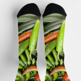 Pile von grünen scharfen Paprikaschoten Socken