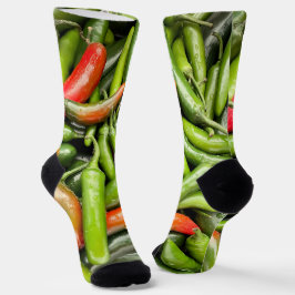 Pile von grünen scharfen Paprikaschoten Socken