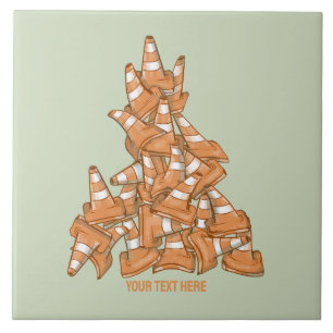 Pile von orangefarbenen Straßenkegel Fliese