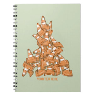 Pile von orangefarbenen Straßenkegel Notizblock