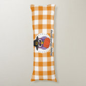 Pilgrim Owl auf Orange Kariert - Glückliches Ernte Seitenschläferkissen (Vorderseite Vertikal)