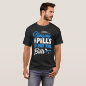 Pillen zur Bezahlung von Rechnungen Funny Pharmacy T-Shirt (Vorne ganz)