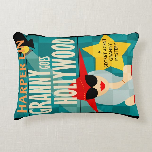 PILLOW Granny Goes Hollywood Harper Lin Buchcover Dekokissen (Vorderseite)