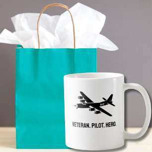 Pilot eines Vintagen Flugzeugs B-17 für Militärvet Kaffeetasse