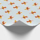 Pilot fliegendes Flugzeug am Himmel Geschenkpapier (Ecke)