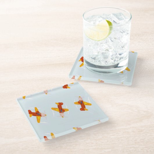 Pilot fliegendes Flugzeug am Himmel Glasuntersetzer (Schrägansicht)