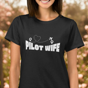 Pilot Frau Typografie Flugzeug fliegend und Herz T-Shirt