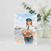 Pilot holds flowers standing on runway  postkarte (Stehend Vorderseite)