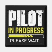 Pilot in Ausbildung… Bitte warten | Geschenkidee f Magnet (Vorne)