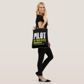 Pilot in Ausbildung… Bitte warten | Geschenkidee f Tasche (Am Model)