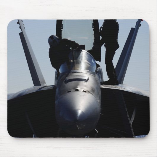 Piloten führen eine Vorflugkontrolle durch Mousepad (Vorne)