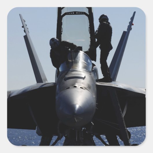 Piloten führen eine Vorflugkontrolle durch Quadratischer Aufkleber (Vorderseite)